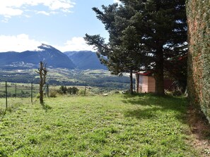 A rural landscape with a fenced area, a tree, and a small building. - Chalet with fireplace, Pyrenees view - 5 guests (Font-Romeu-Odeillo-Via)