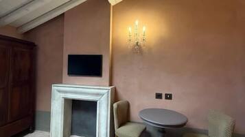 Deluxe Double or Twin Room, Garden View | Interior