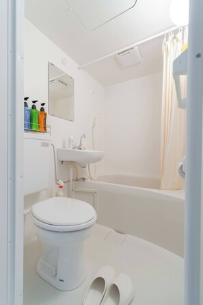 Shower, hair dryer, shampoo - NEW! Near Asakusa & Skytree | Sleeps 4 | Free WiFi (Sumida City)