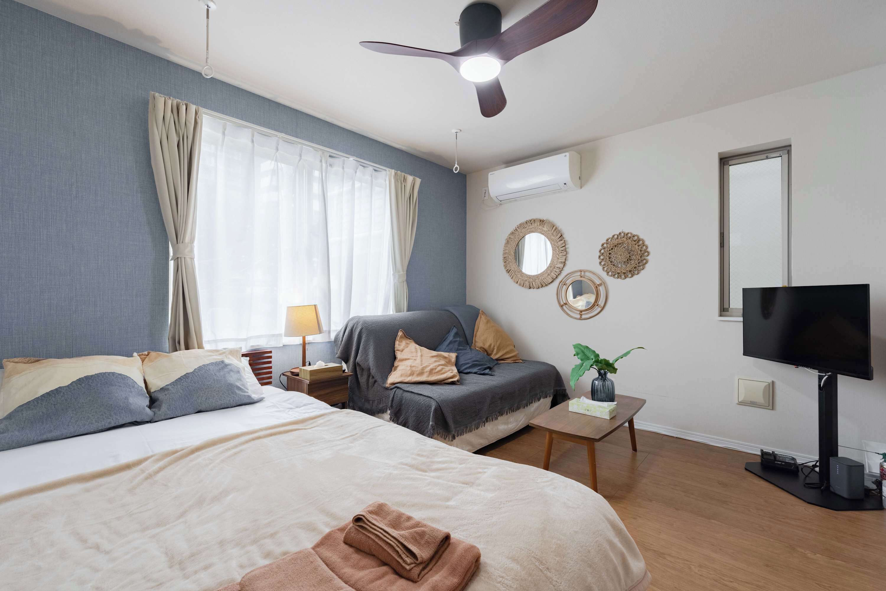 Iron/ironing board, WiFi, bed sheets