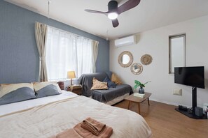Iron/ironing board, WiFi, bed sheets - NEW! Near Asakusa & Skytree | Sleeps 4 | Free WiFi (Sumida City)