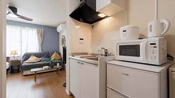 Fridge, microwave, stovetop, electric kettle