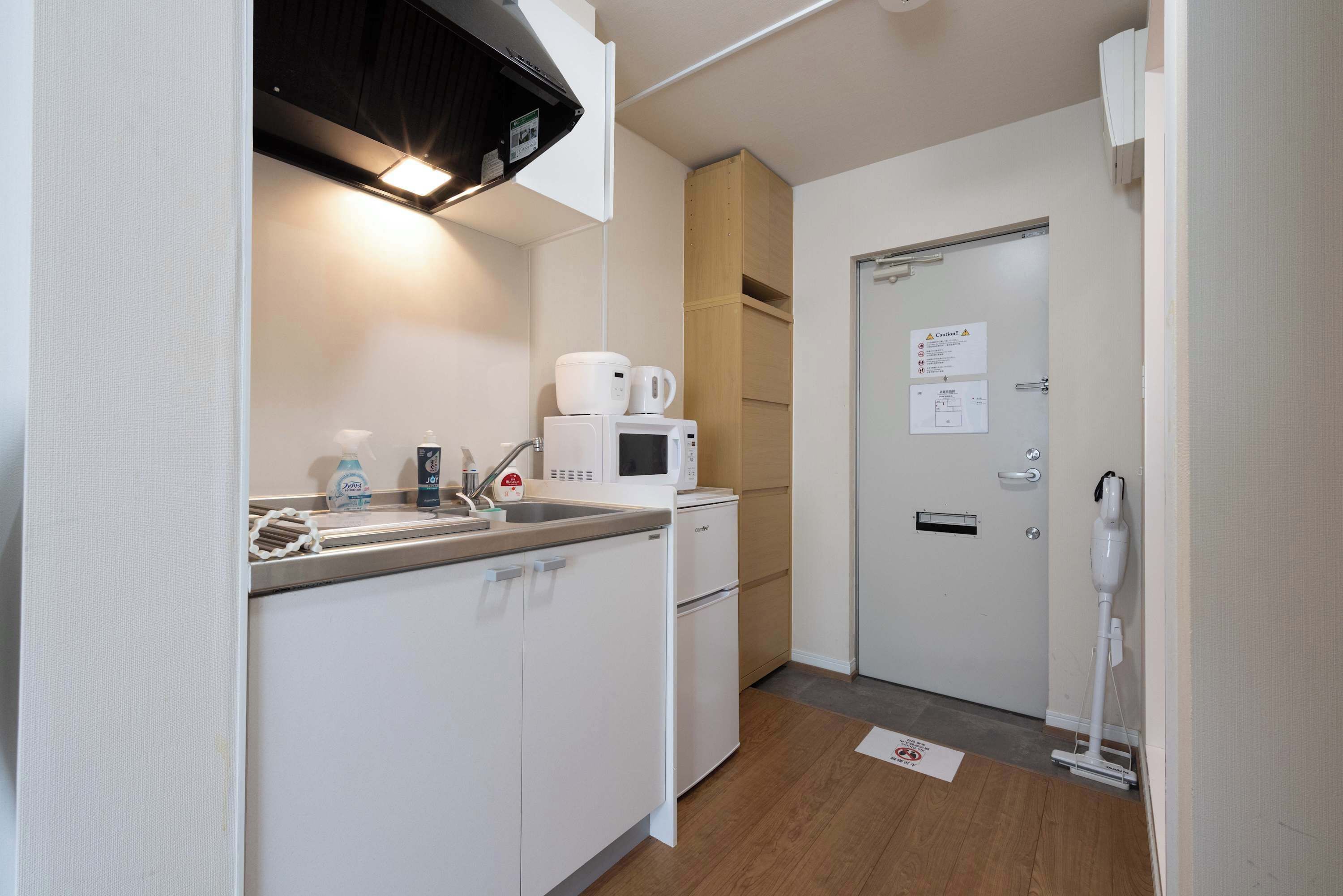 Fridge, microwave, stovetop, electric kettle