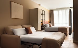 Comfort Suite | Escritorio, espacio para trabajar con un portátil, cortinas opacas