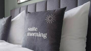 Room | Desk, laptop workspace, blackout curtains, free WiFi