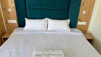 Comfort Double Room, Mountain View | Desk, laptop workspace, WiFi (free)