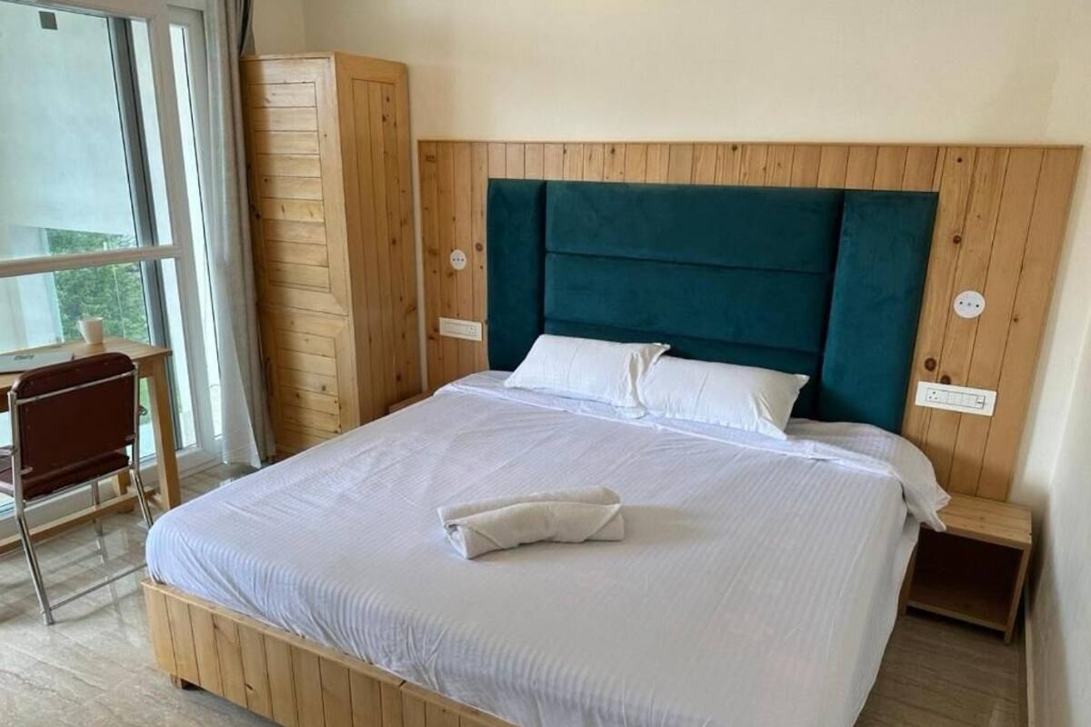 Quarto casal conforto, vista para a montanha | Escrivaninha, espaço de trabalho para notebook, Wi-Fi de cortesia