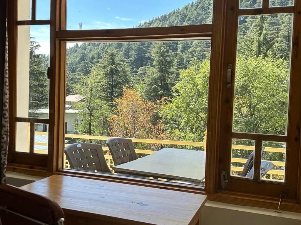 Standard Double Room, Balcony, Mountain View | Dining