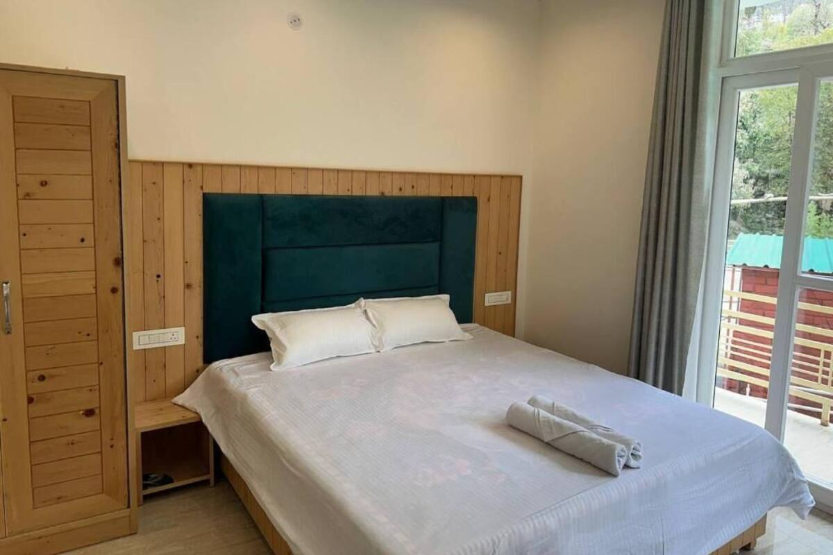 Quarto casal luxo, sacada, vista para a montanha | Escrivaninha, espaço de trabalho para notebook, Wi-Fi de cortesia