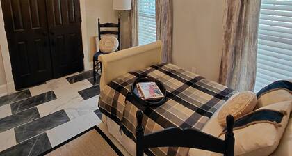 Charming three bedroom woodland retreat with chef kitchen and spa tub.