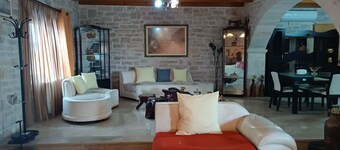 Petrini Villa 3 bedroom with private pool in Moires