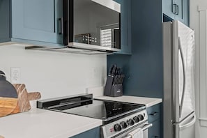 Coffee/tea maker, microwave, oven, stovetop