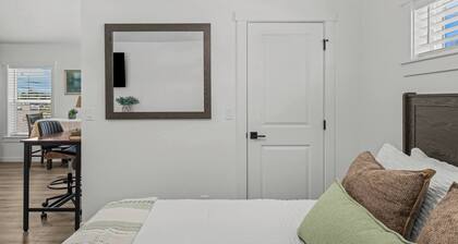 Central Studio walkable to grocery store, green belt, restaurants, gym, park and much more