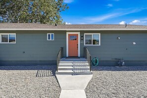 Exterior - Central Boise Getaway, Walkable, Firepit, Grill, Newly Remodeled (Boise)