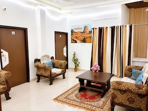 Family Double Room, Air conditioning | Hypo-allergenic bedding available, desk, soundproofing, WiFi (free) - Hotel Varuna Stay Varanasi  (Varanasi)