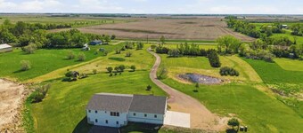 5 Acres & 6 Bedrooms, Country Living Near Aberdeen