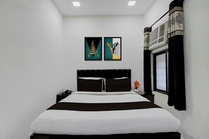 Classic Room | Free WiFi - Collection O Park Street Metro Station (Kolkata)