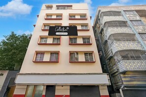 Exterior - Collection O Park Street Metro Station (Kolkata)