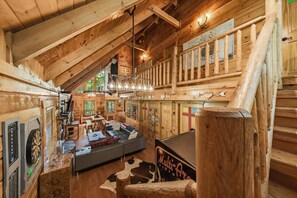 Interior - Marigold's Mountain Memories (Gatlinburg)