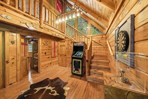 Games room - Marigold's Mountain Memories (Gatlinburg)