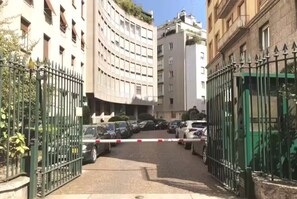 Property grounds - Duomo & Fashion District -Elegant & Quiet Flat (Milano)