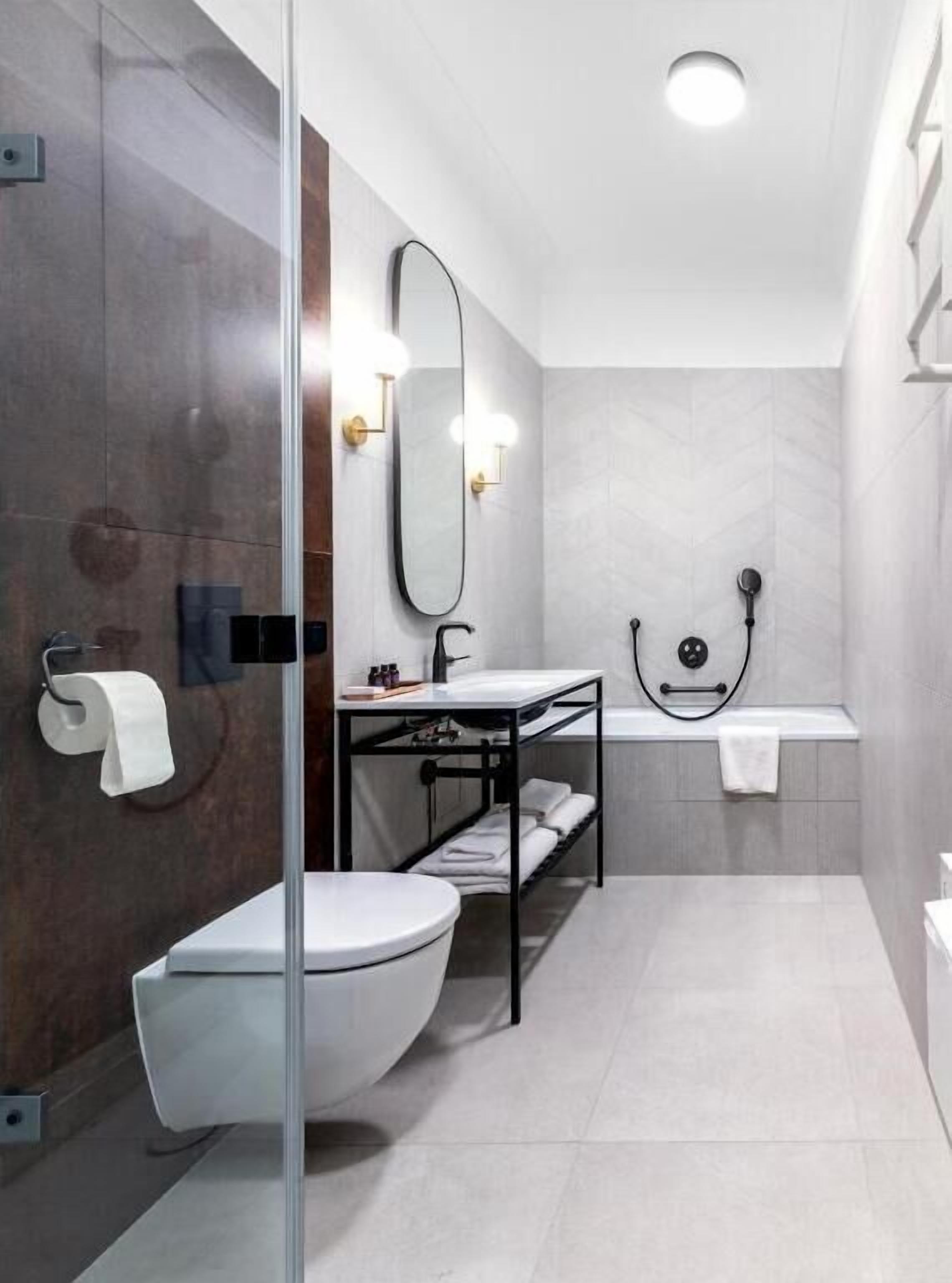 Executive tweepersoonskamer | Badkamer | Gratis toiletartikelen, een haardroger, handdoeken, zeep