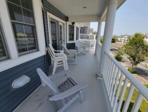 Property grounds - Ocean City 4BR Retreat - Top Floor/ Walk to Beach / Sleeps 11 (Ocean City)