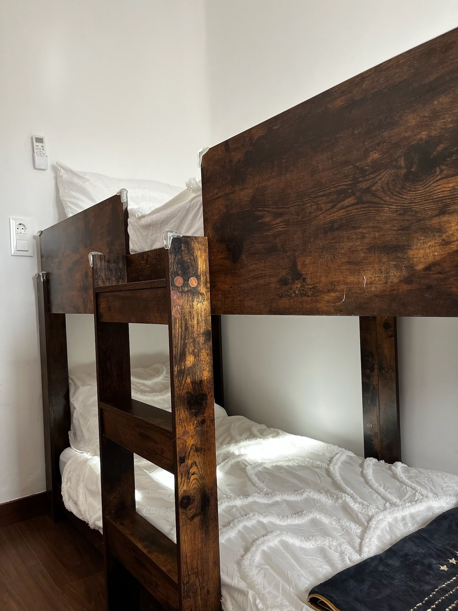 Classic Room | Desk, laptop workspace, free WiFi