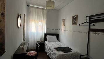 Habitación individual clásica | Escritorio, espacio para trabajar con laptop y wifi gratis