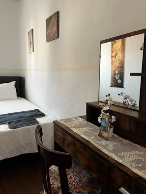 Classic Single Room | Desk, laptop workspace, free WiFi - Pensión El Palmar  (Tobarra)