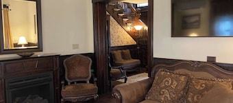 Grand Victorian - Easy GAP Access, shops, and restaurants