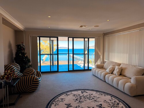 Bluewater Sanctuary: Luxury Beach house with private jetty