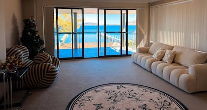 Bluewater Sanctuary: Luxury Beach house with private jetty
