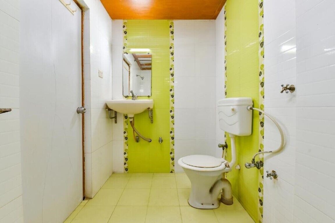 Doppia Deluxe, vista città | Bagno | Doccia, set di cortesia gratuito, pantofole, asciugamani