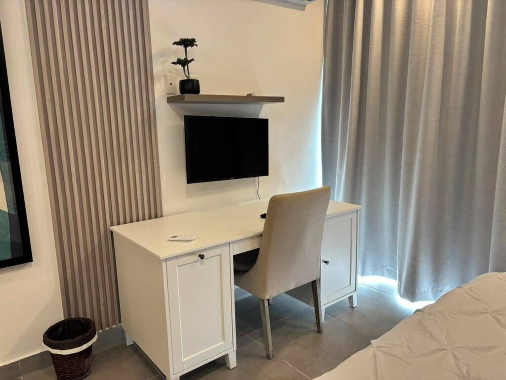 2 habitaciones, escritorio, cuna de viaje y internet 