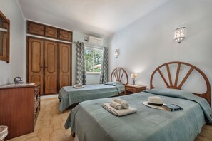 Room - Stunning 3-Bedroom Villa with Private Pool in Carvoeiro (Carvoeiro)