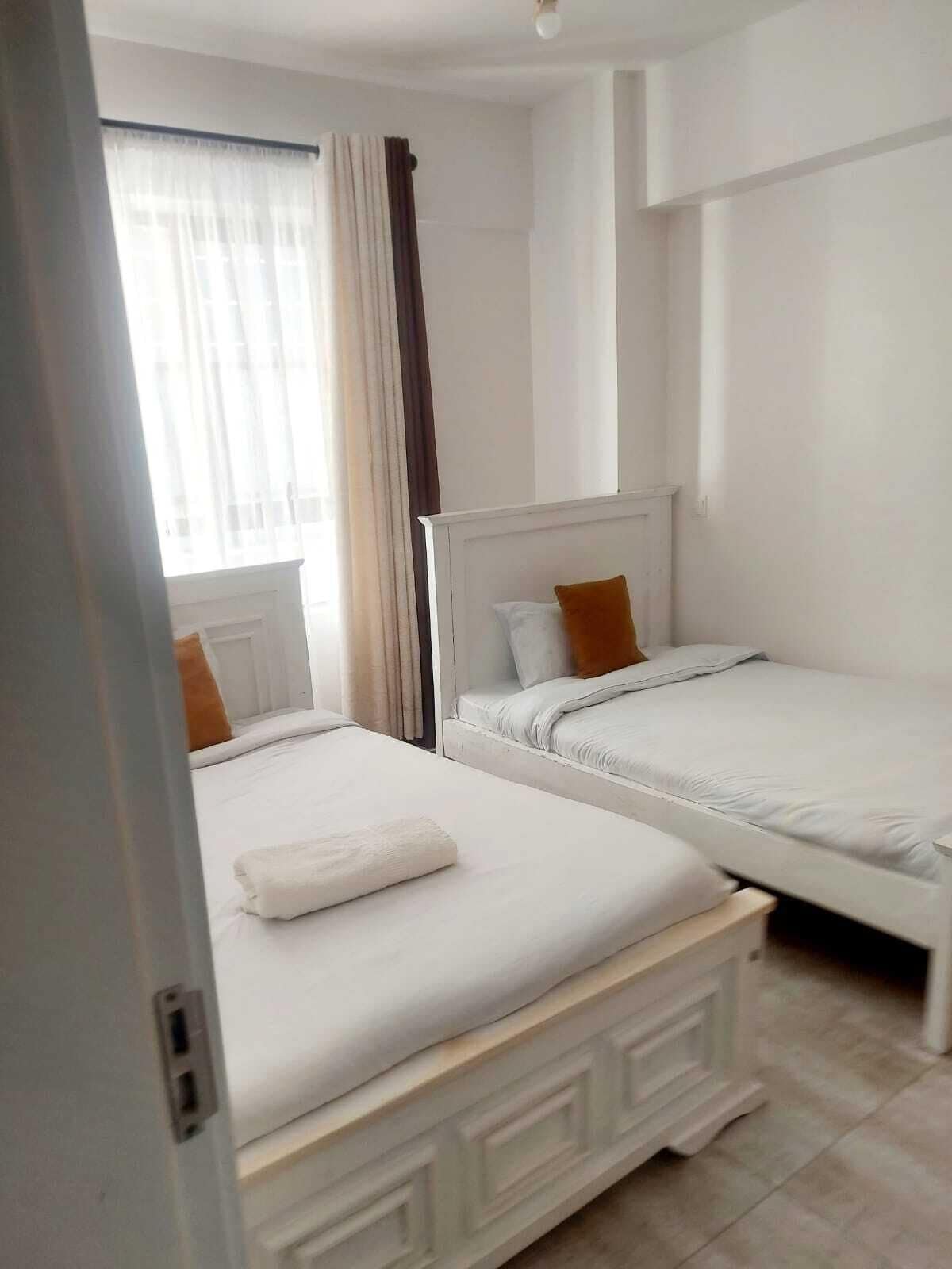 Apartamento clásico, balcón | Escritorio y espacio para trabajar con un portátil