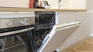 A kitchen with a dishwasher, oven, and a wooden countertop. - NOVARA, 62 – Sky Loft Milan (Milano)