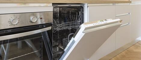 Kühlschrank, Geschirrspüler