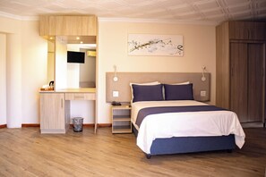 Cortinas blackout, tabla de planchar con plancha y wifi gratis