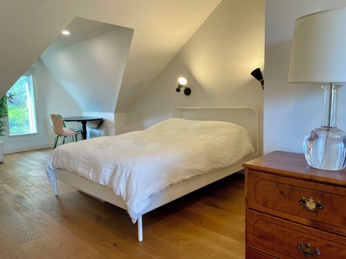 Designer Light Filled 2BR House in Kensington w/Rooftop patio
