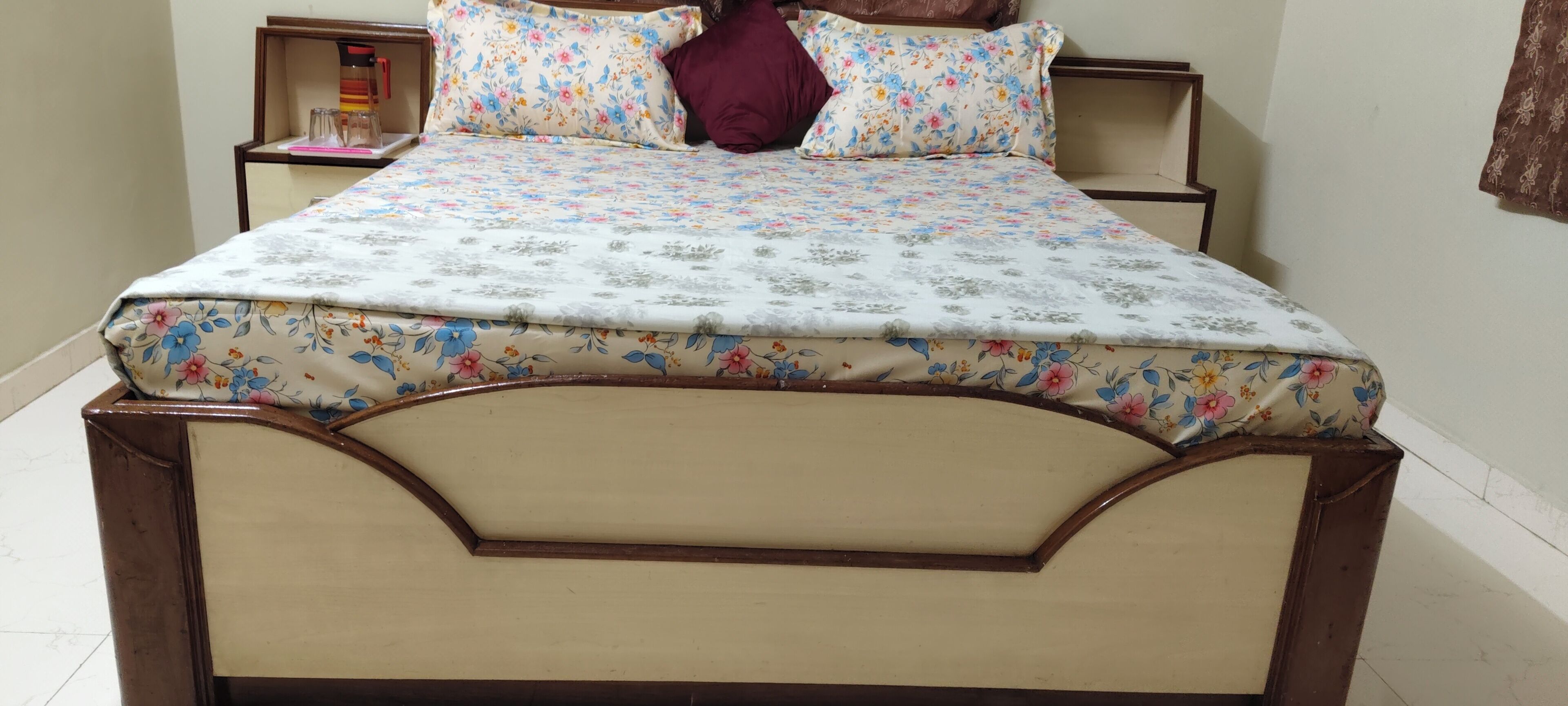 1 bedroom, bed sheets