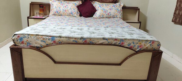 1 chambre, literie fournie