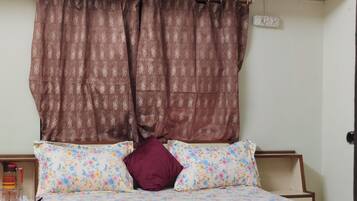 1 bedroom, bed sheets