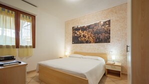 Tirai kedap cahaya, tempat tidur bayi gratis, dan Wi-Fi gratis