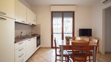 Apartment, 1 Schlafzimmer, Balkon | Esszimmer