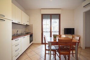 Apartment, 1 Schlafzimmer, Balkon | Esszimmer