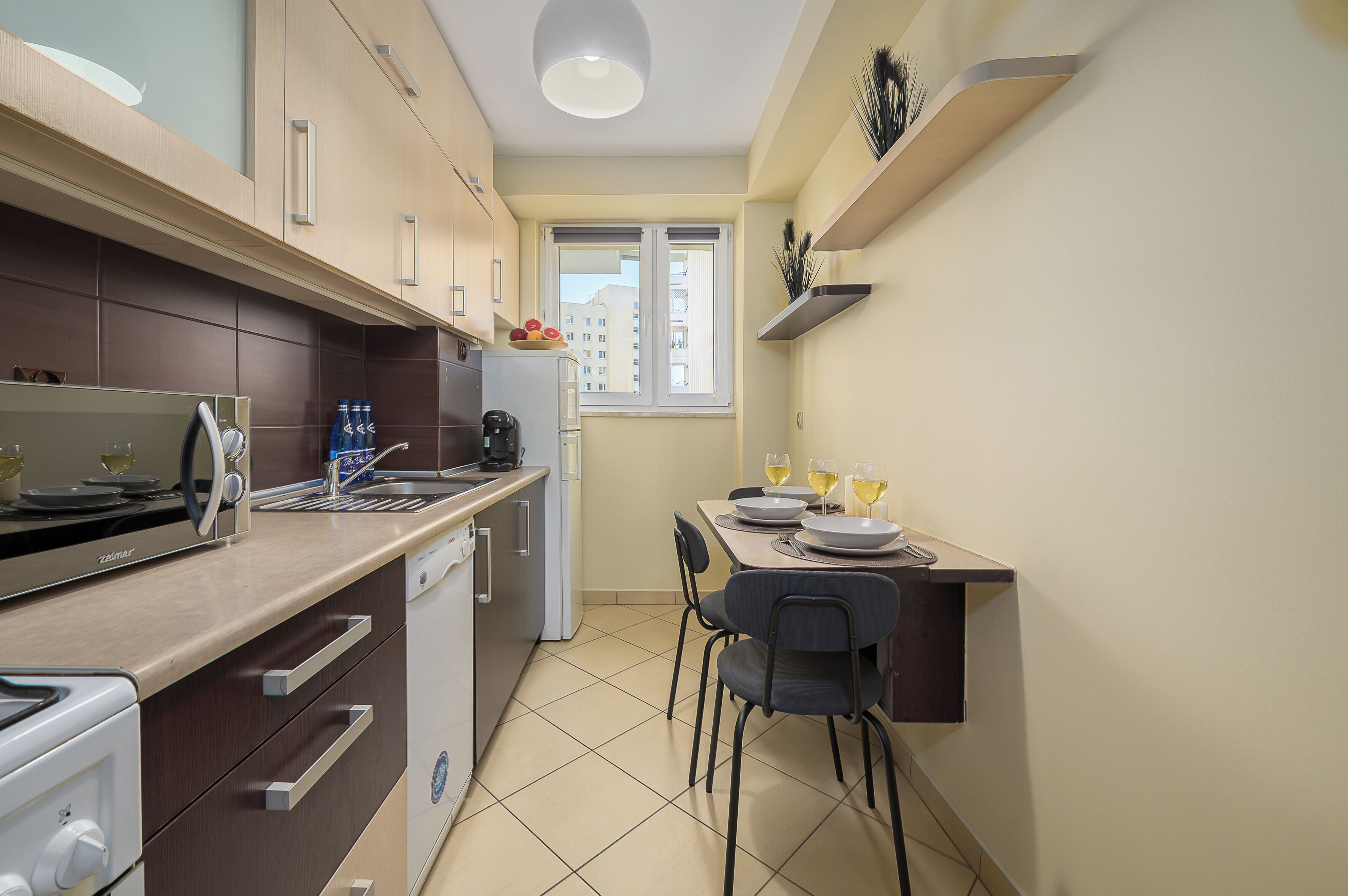 Classic Apartment, 2 Bedrooms, Courtyard View | Private kitchen