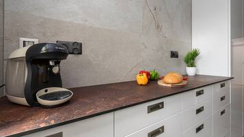 Comfort Apartment, Courtyard View | Private kitchen | Fridge, electric kettle, highchair, griddle