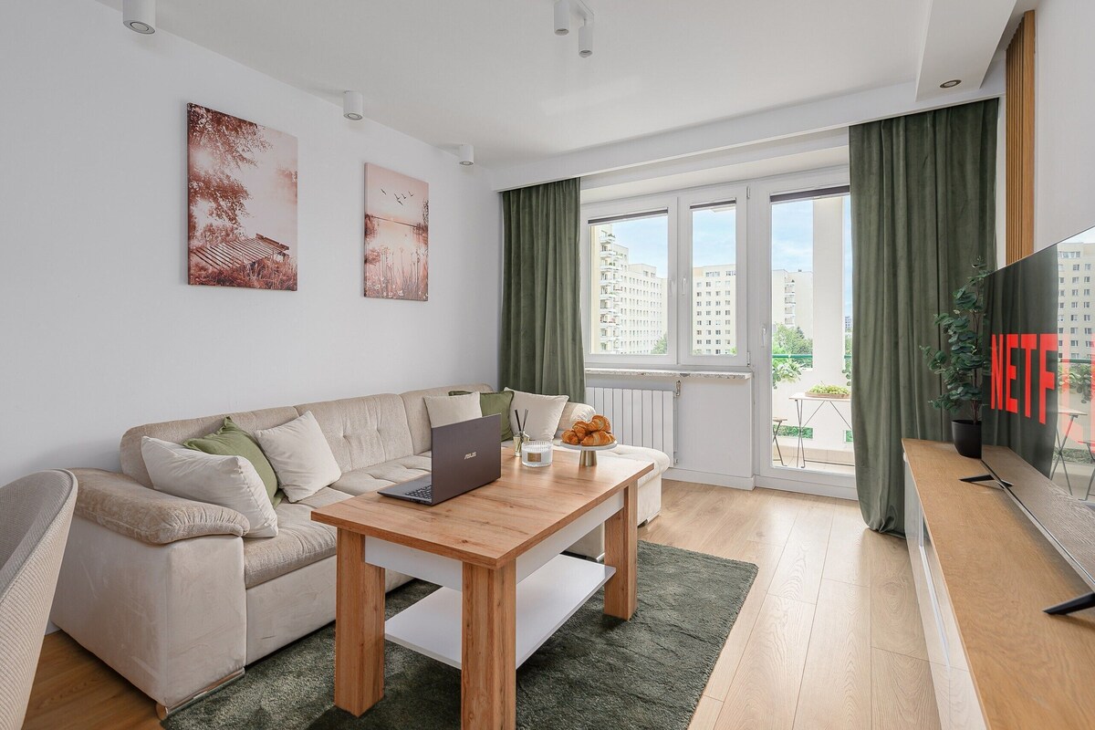 Comfort appartement, uitzicht op binnenplaats | Luxe beddengoed, een laptopwerkplek, verduisterende gordijnen